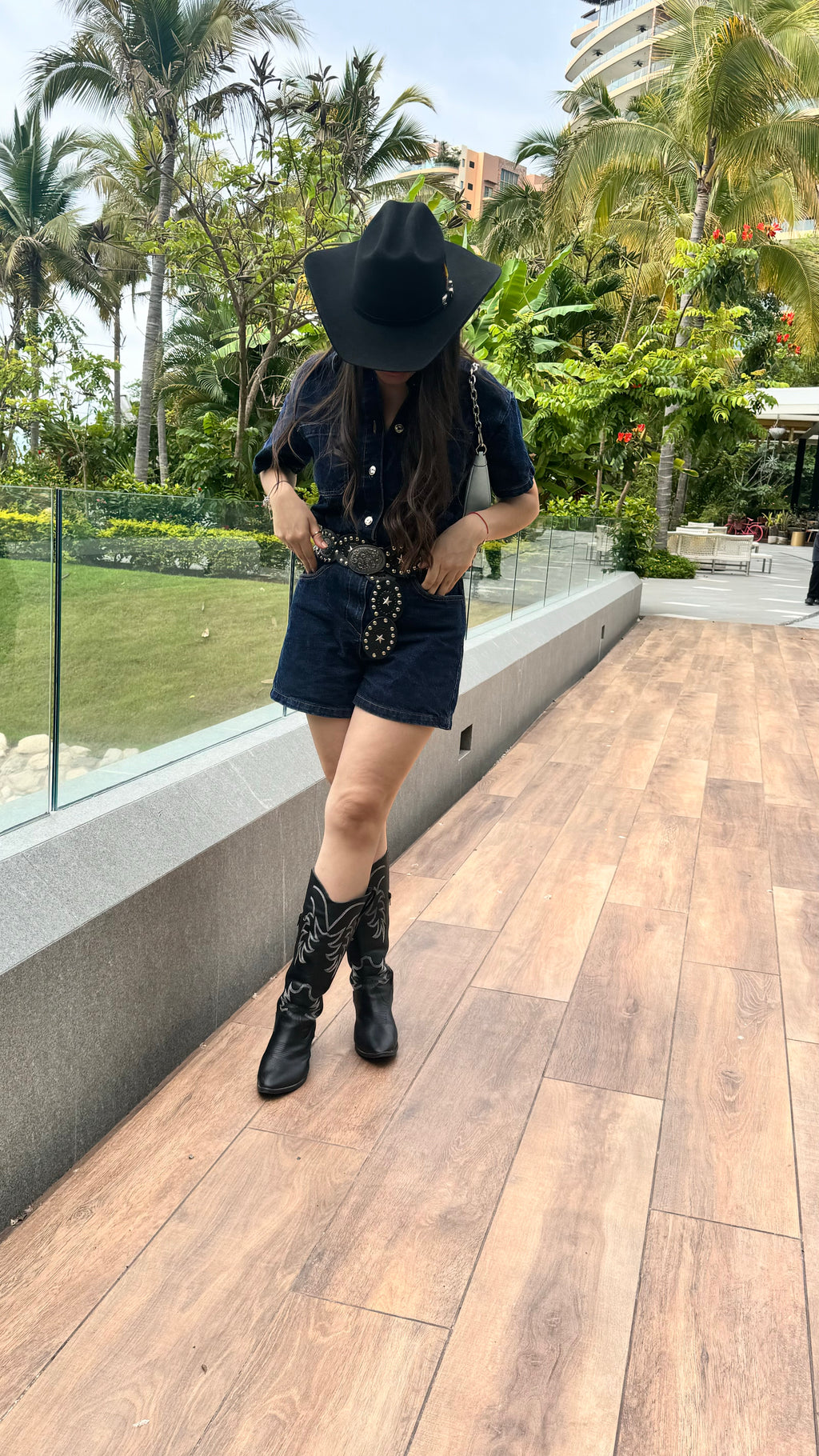 BOTA BORDADA COWBOY "ESTOPEROLES"